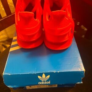 Adidas size 9 Equipment support tennis shoes
